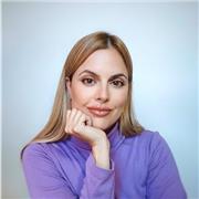 Soy psicóloga graduada en la UNED, especializada en terapia de pareja. He sido profesora en el sector de la danza durante 10 años